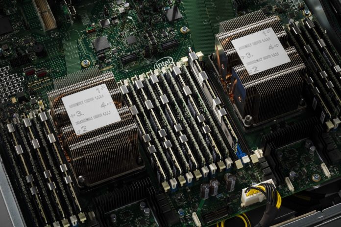 Producatorii de servere actualizeaza portofoliul de produse cu cele mai recent Intel Xeon