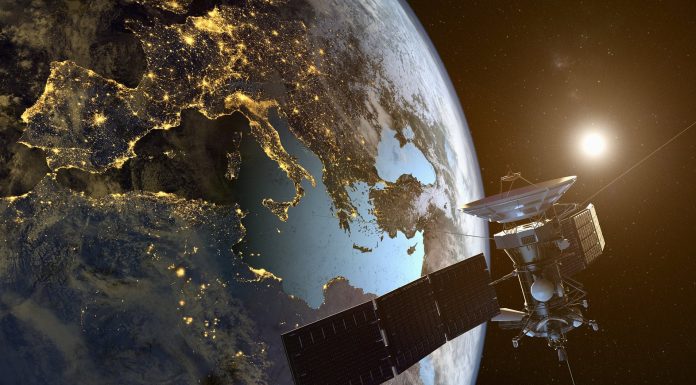 Amazon planifica o constelatie de 3.236 de sateliti pentru a oferi internet in intreaga lume